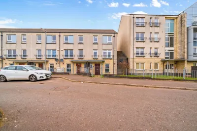 Modern 5 Bedroom Townhouse with Free Parking Hotels near Baillieston