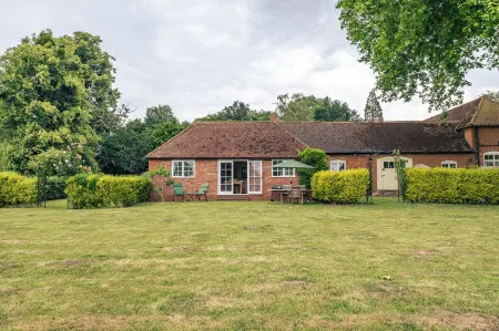 Idyllic Countryside Cottage in Worcestershire Отели в г. Першор