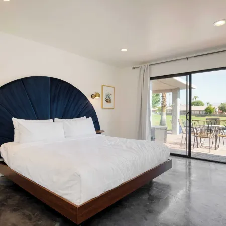 Pool, Putting Green Modern Home on the Golf Course! Quinta Blue by Avantstay
