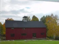 Luxury Barn Retreat . Year-Round Scenic “Park Like”Paradise.