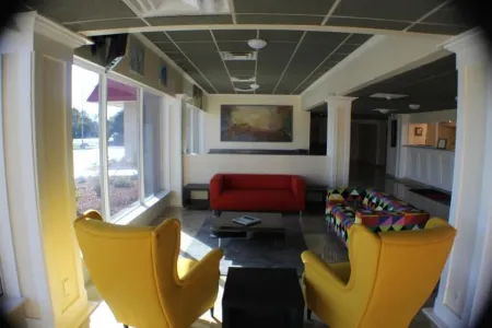 Noble Suites Отели рядом с достопримечательностью «Charm's Personal Care Home»