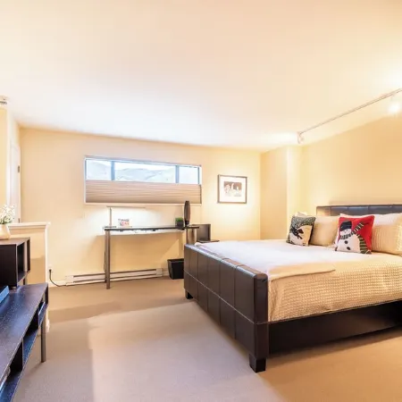 Wonderfully Appointed 3BR Condo - Seasons at Avon - Walk to Riverfront Gondola!