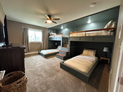 Large house close to ATV trails and casino in Christmas Hotel in zona Bay Furnace Federal Park