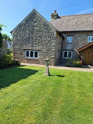 Beudy Ger Y Mor, PorthcawlA two bedroom annexe attached to a charming farmhouse Hotels near Touch of Class