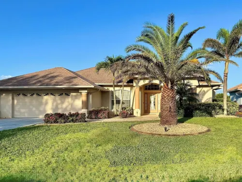 Tranquility by the beach🌴 3 bed 2.5 high ceilings open 2550 SF  heated pool spa