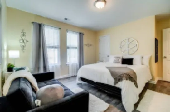 The Dream! Luxury Home By Norfolk Base King Bed