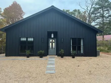 The Lark Haus: Luxury Home with stunning lake view