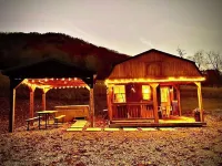 Cozy Tiny Cabin with Hot Tub, 3 Minutes to Seneca Rocks Park Entrance