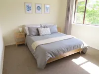 Malua Bay Coast House - Ocean Views - Short Stroll to Beach Hotel a Malua Bay