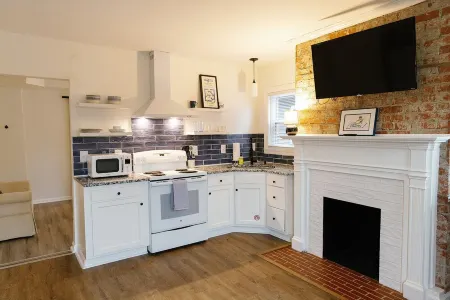 Big Blue - Stylish Studio in Downtown Lexington