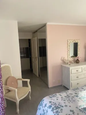 Villa on the heights of Bandol with swimming pool and large beach