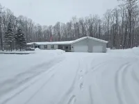 Mancelona Beer Garden, Snow Mobile & ATV Headquarters, 3bed, 2 bath, sleeps 10