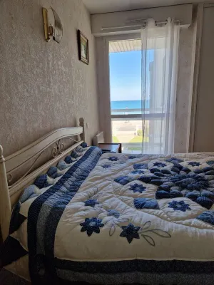 Location Familiale Avec Terrasse Face à la mer Hotels near Camping Mirabel La Crique