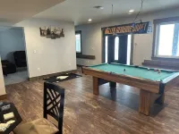 Relax at Aquilla Inn+Game Room+Hot Tub+Views+Spacious+Close to Yellowstone!