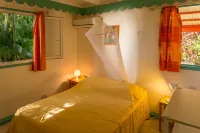 Gîte Alpinia 4/6 pers in the residence Les Jardins de Pointe Noire, swimming pool Hotels in Pointe-Noire