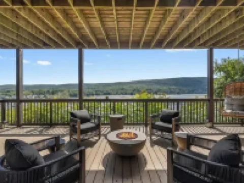 Entire Lakeview House ~ 1 Hour to MetLife ~ Hot Tub~Firepit~Stunning View~Decks Hotels in Warwick