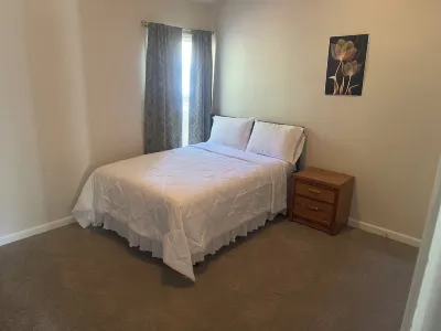 Luxury House Near Six Flags Park three bedrooms and two and half Bath Hotels near Six Flags Over Georgia