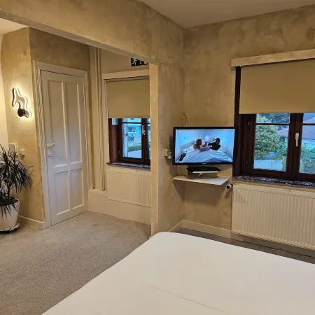 Hotel Westendia Inclusief Parking and Top Breakfast !