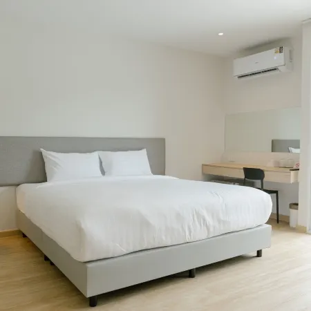 M Hotel Kanchanaburi Отели рядом с достопримечательностью «Ресторан Keeree Tara»