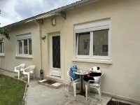 CHARMING, QUIET HOUSE - PETS WELCOME Hotels in Drancy