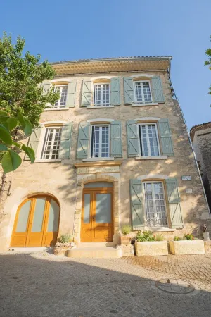 "Luberon" One Bedroom - La Maison de Beaumont Отели в г. Бомон-де-Пертюи
