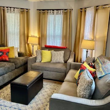 Cozy First Floor Apartment. Located in a quiet neighborhood. Отели в г. Чикопи