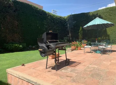 Colonial House, beautifull spacious garden house