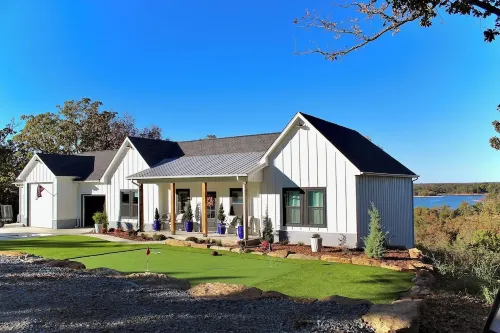 Beautiful 2 level, 4 bedroom, 3 1/2 bathroom home with View of Lake Eufala