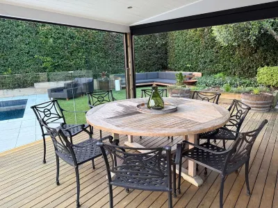 Resort style home with Pool, Chefs Kitchen and 4 bedrooms. Hotels in Glen Innes