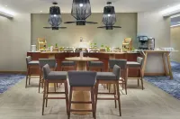 Hilton Garden Inn Muscat Al Khuwair - breakfast