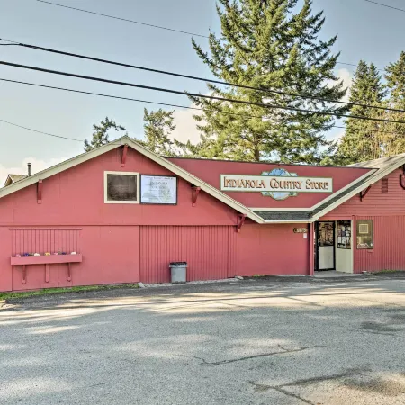 Charming Indianola Home Walk to Town!