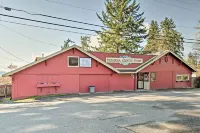 Charming Indianola Home Walk to Town!