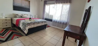 Beach Apartment With Breathtaking Ocean Views - 3min Walk to the Beach. - Relax Hotels near Ilanga Resort