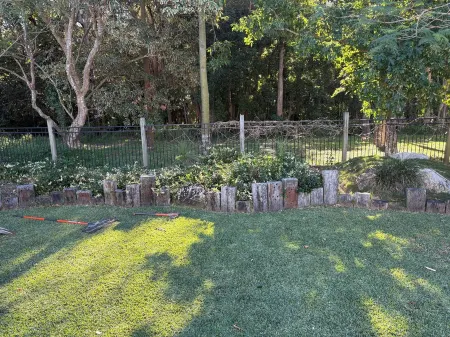 Shabby-chic, relaxed beach house situated within easy walking distance to beach. Отели рядом с достопримечательностью «Noosa National Park - Peregian Section»