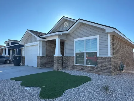 Beautiful, Safe, and Cozy 3-Bedroom Home in North Odessa: The Paris Escape