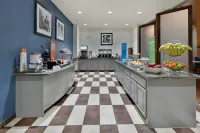 햄프턴 인 & 스위트 차일드리스