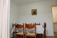 NANAs House- Entire Old House with private Yard