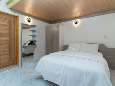 charming 2-room apartment offers the perfect retreat for families and friends.