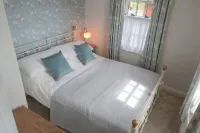 Charming Kenton Cottage Near Castles & Coasts