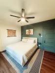 The Pecan Street Retreat - 1935 Gem - 3-Star