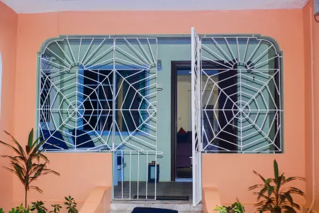 Mae Villa newly renovated ! Отели рядом с достопримечательностью «Тертл Ривер Фолс & Гарденс»