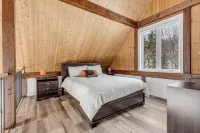 Villa du Lac Poulin waterfront