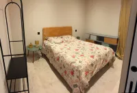 Gîte in the Provencal countryside. Heated swimming pool.