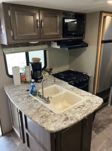 RV in charming Forks with WiFi, AC. Happy travel and 1 block from Bella’s house!