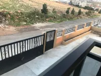 Quite  appt   and sea view to relax your stay 10 min to Sidon  20 min to Beirut Hotels in Chouf