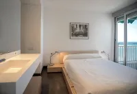 APARTMENT DESIGN 1 LINE BEACH WITH SWIMMING POOL, TENNIS COURT AND GARAGE. Hotels in Cullera