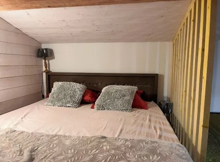 Maisonnette and terrace in the heart of the village to do everything on foot in St Mandrier