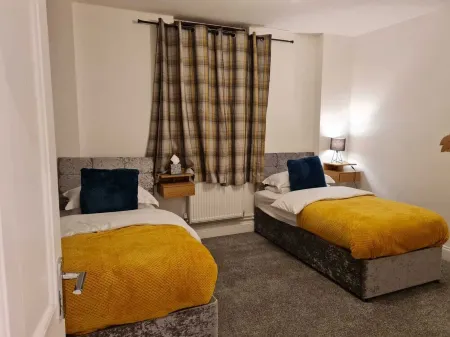 Cosy 2 Bed Flat 1 in Swansea - Home away from Home