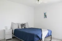 Tranquil Canal Front Villa in Golfers Paradise: Peaceful 3-BDR