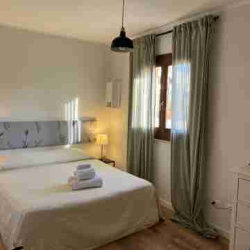 Lovely Apartment with Patio Rooms